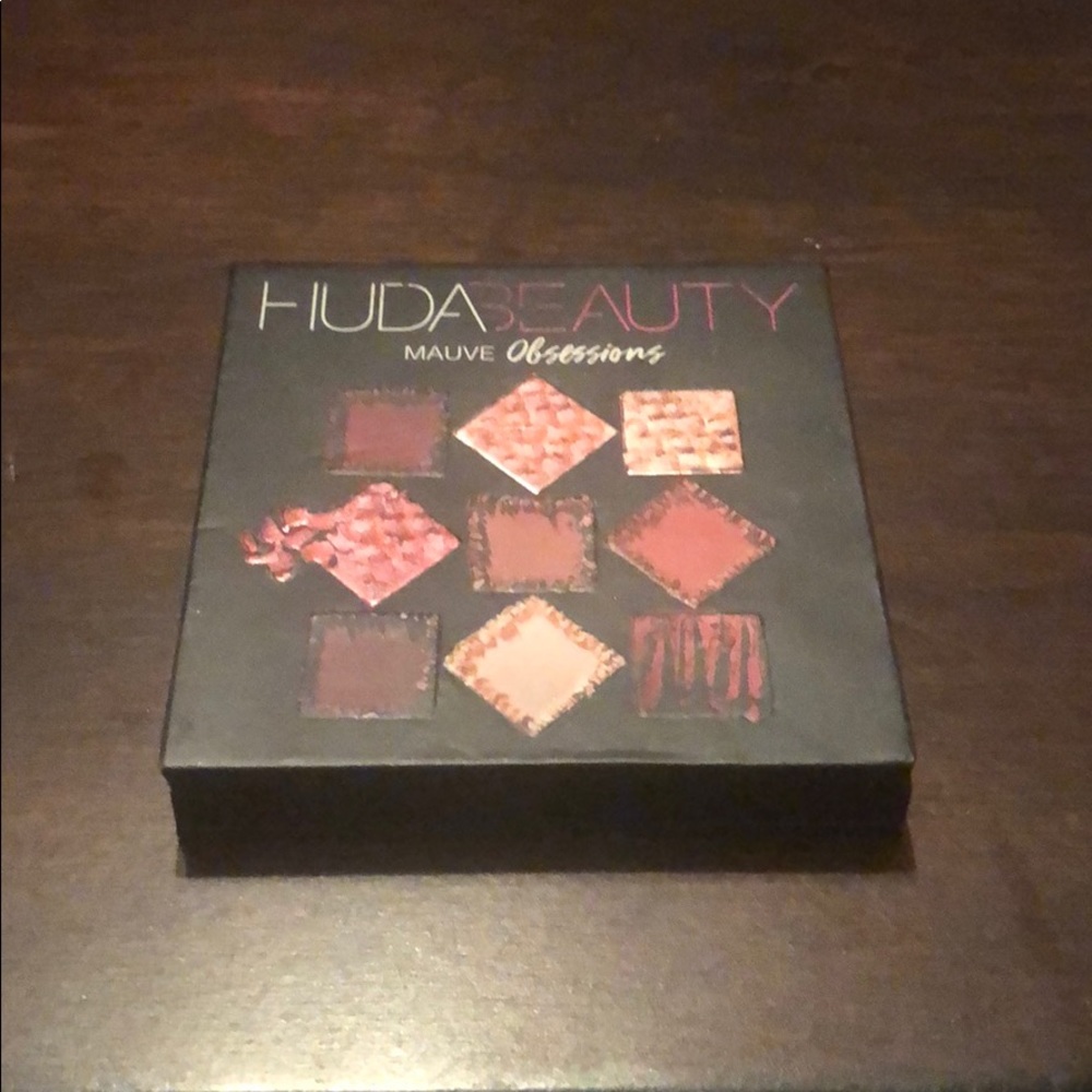 Huda Beauty Mauve Obsessions eyeshadow palette